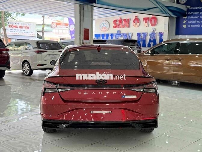Hyundai Elantra 1.6AT 2022 màu đỏ