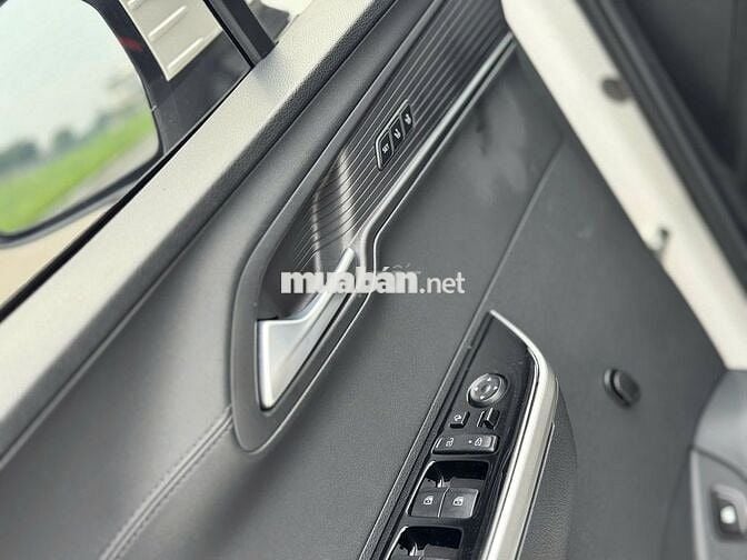 Hyundai Custin 2023 Cao Cấp 2.0T - 20000 km
