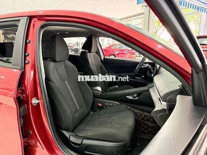 Hyundai Elantra 1.6AT 2022 màu đỏ