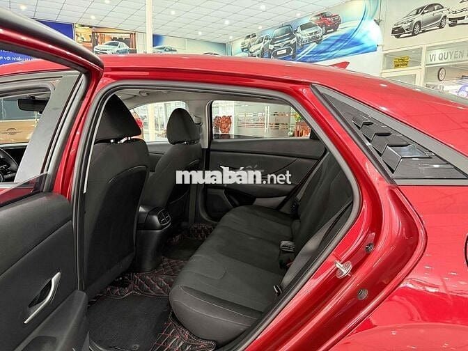 Hyundai Elantra 1.6AT 2022 màu đỏ