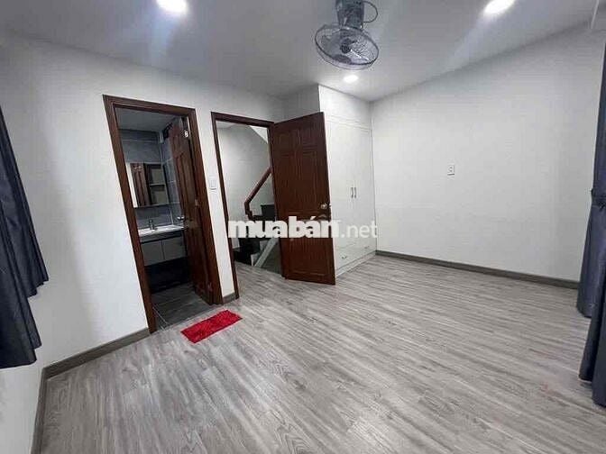 Cho thuê nhà NC mới đẹp 2Pn 3wc ngay Trần Quang Khải Q1
