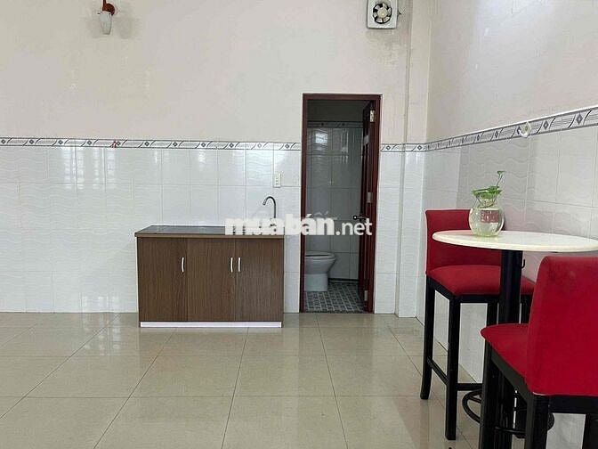 Căn hộ mini Ban công lớn Pham Thế Hiển Q8 rộng 38m2 Full nội thất