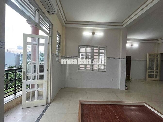 Căn hộ mini Ban công lớn Pham Thế Hiển Q8 rộng 38m2 Full nội thất