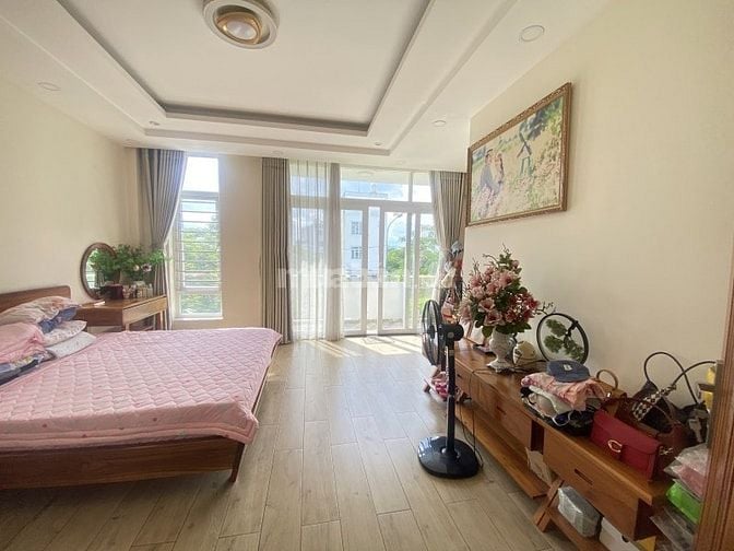 BÁN GẤP NHÀ MẶT TIỀN KHU BIỆT THỰ CAO CẤP 100M2 NGANG 5M CHỈ HƠN 10 Đ