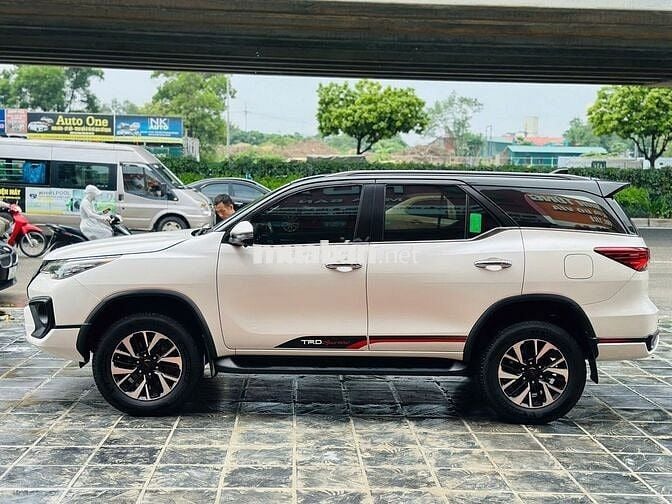 Toyota Fortuner TRD 2019 màu trắng, 86000 km