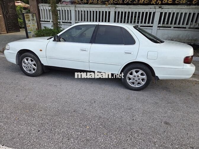 Toyota Camry 1997 LE 2.2 MT - 100 km