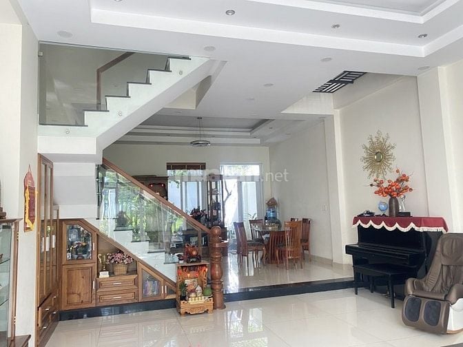 BÁN GẤP NHÀ MẶT TIỀN KHU BIỆT THỰ CAO CẤP 100M2 NGANG 5M CHỈ HƠN 10 Đ