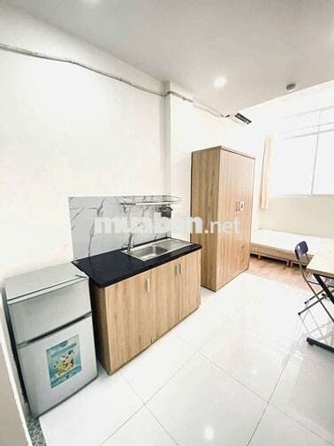 Phòng trọ studio giá rẻ cửa sổ lớn thoáng ngay trung tâm Quận 7
