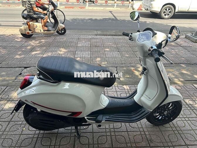 Vespa Sprint 125 ABS 2023 giá tốt
