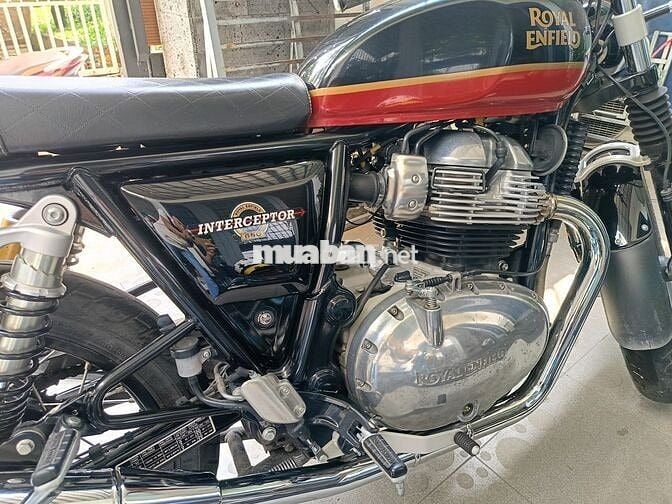 RE Intercepter 650 màu đen nguyên bản 2023