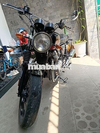 RE Intercepter 650 màu đen nguyên bản 2023