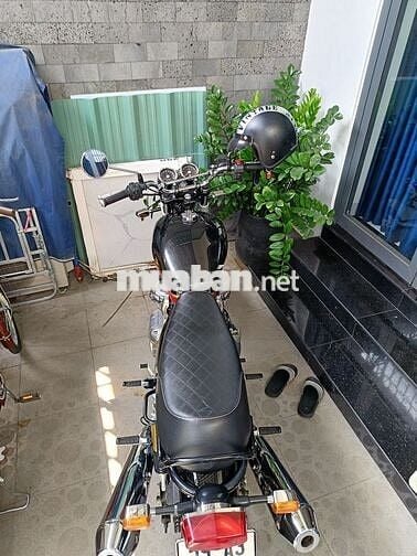 RE Intercepter 650 màu đen nguyên bản 2023