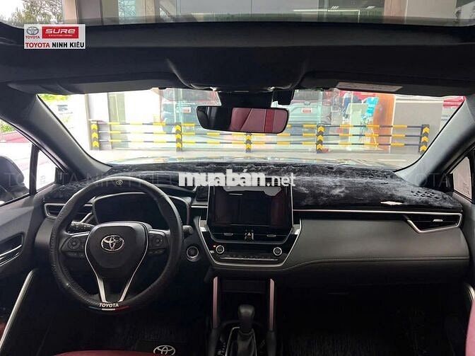 Toyota Cross 1.8V 2024 màu đen, 5.000 km