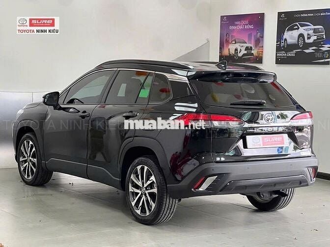 Toyota Cross 1.8V 2024 màu đen, 5.000 km