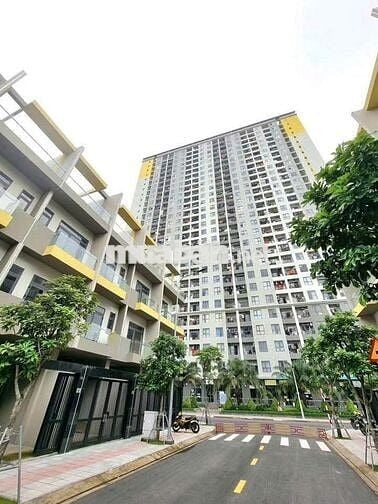 Nhà phố Dĩ An – 3 tầng 1 trệt ngay TTTM TP dĩ an .HCM