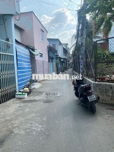 338HBC - Nhà 2 mặt hẻm , đang chia làm 2 để cho thuê