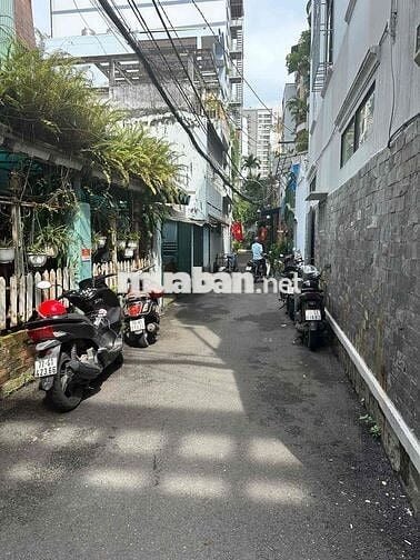 Cần bán nhà hẻm đường Đào Duy Anh, P.9, Q. Phú Nhuận