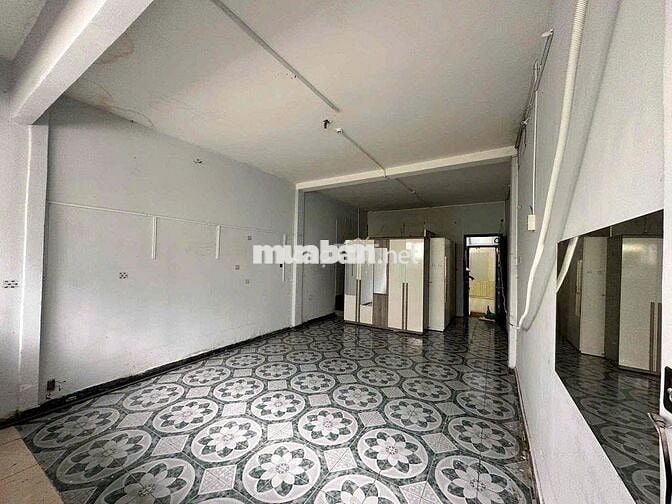 Mặt tiền Hùng Vương, Quận 5. DT: 4x15m, 3 tầng, 4pn 3wc. Chỉ hơn 30tr