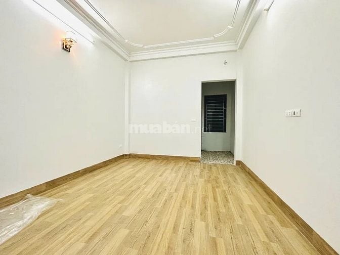 Bán Gấp Lô Vip Trung Kính, gara oto, 100m, 6 tầng, 12,5m MT, Gía 33 tỷ