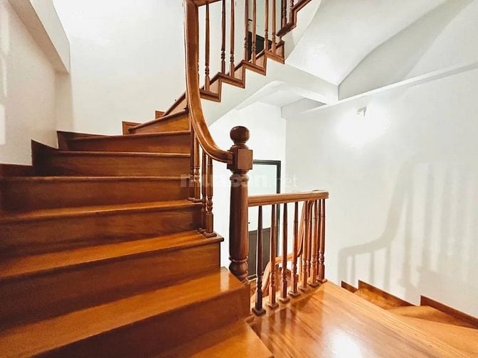 Bán Gấp Lô Vip Trung Kính, gara oto, 100m, 6 tầng, 12,5m MT, Gía 33 tỷ