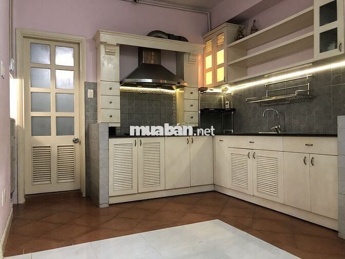 Cho thuê căn hộ chung cư Miếu Nổi 18 tầng, P. Gia Định (cũ: P3, Q. BT)