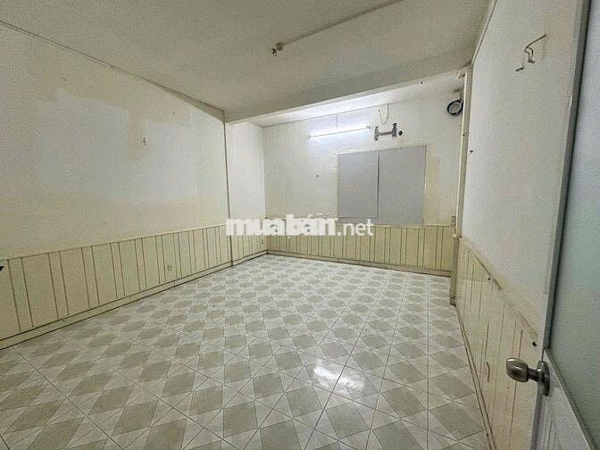 Mặt tiền Hùng Vương, Quận 5. DT: 4x15m, 3 tầng, 4pn 3wc. Chỉ hơn 30tr