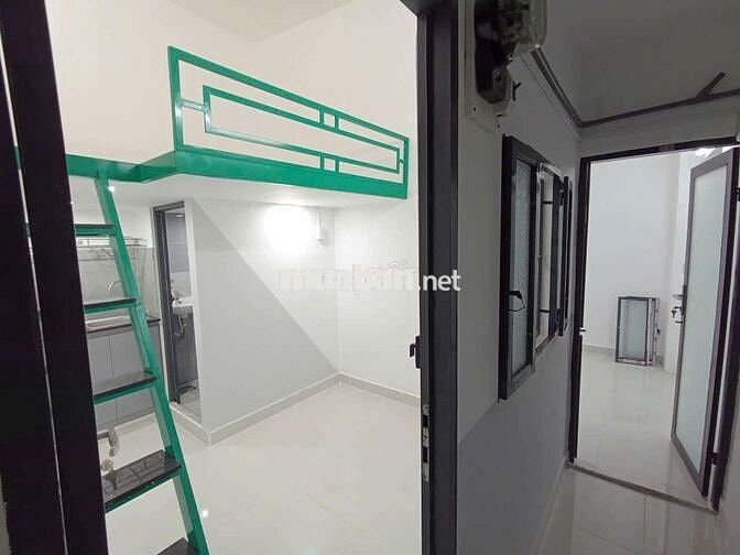 Trọ gác giá rẻ chỉ 4tr2 đứng k đụng đầu gần q1 và q2 ngay Tân Cảng
