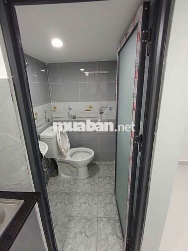 Trọ gác giá rẻ chỉ 4tr2 đứng k đụng đầu gần q1 và q2 ngay Tân Cảng