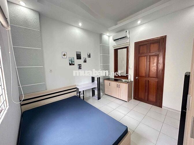 Cho thuê phòng giá rẻ có cửa sổ trời ngay mặt tiền Phùng Văn Cung