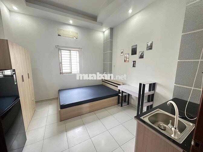 Cho thuê phòng giá rẻ có cửa sổ trời ngay mặt tiền Phùng Văn Cung