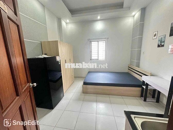 Cho thuê phòng giá rẻ có cửa sổ trời ngay mặt tiền Phùng Văn Cung