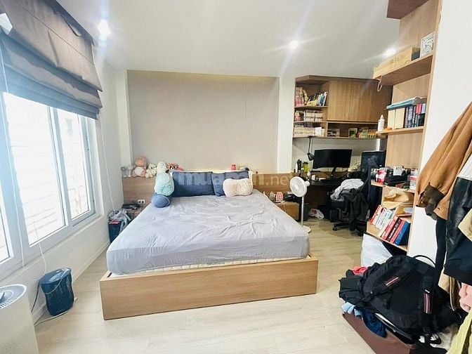 Bán nhà 7 tầng phố Võng Thị, 95m2, ngõ thông, ô tô đỗ cửa, kinh doanh