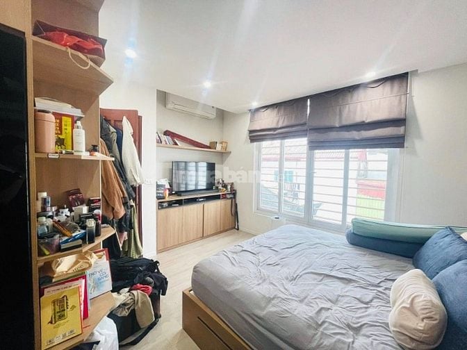 Bán nhà 7 tầng phố Võng Thị, 95m2, ngõ thông, ô tô đỗ cửa, kinh doanh