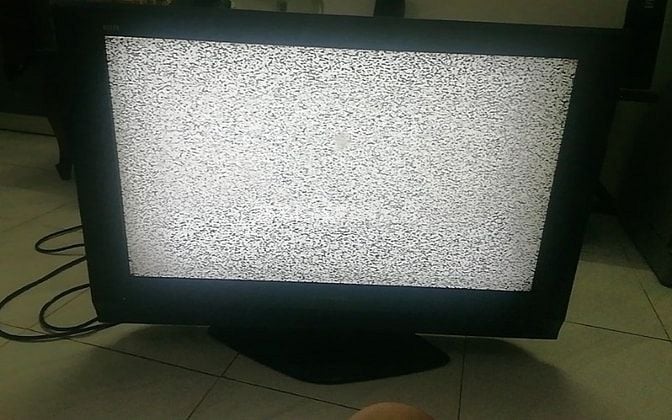 BÁN THỢ: Tivi Panasonic cũ, 32 inch, không internet. 