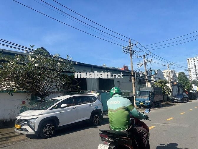 Cho thuê kho, nhà xưởng 2000m2, 180 triệu ở ĐHT, Q12, HCM lớn, rộng