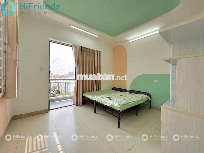 Cho thuê phòng ban công tách bếp rộng hơn 30m2 có máy giặt riêng