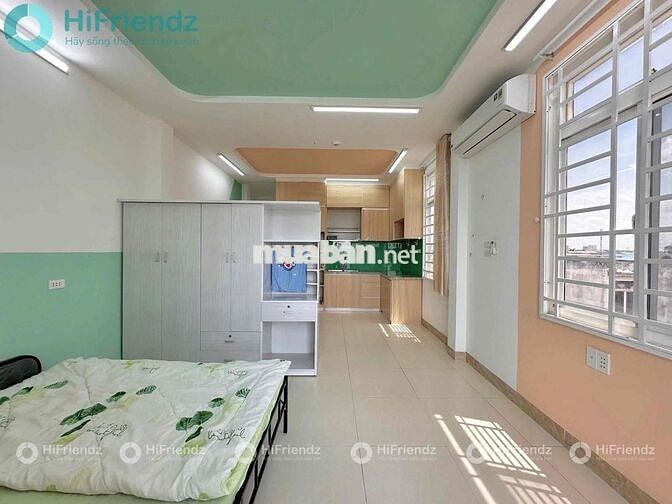 Cho thuê phòng ban công tách bếp rộng hơn 30m2 có máy giặt riêng