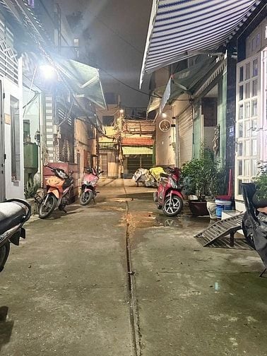 Nhà HXH 305 Lê Văn Quới - gần ngã tư 4 Xã.
