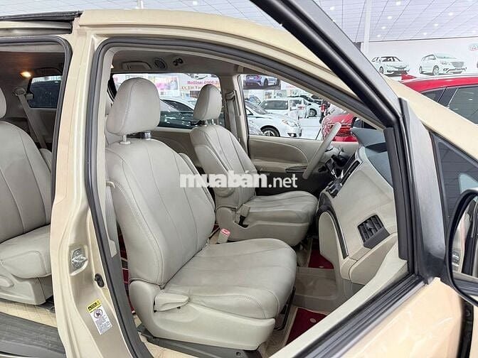 Toyota Sienna 2.7L 2010 màu vàng cát