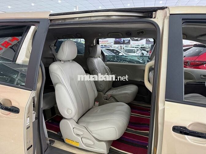Toyota Sienna 2.7L 2010 màu vàng cát