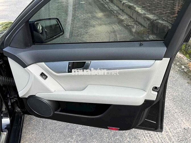 Mercedes Benz C200 - sản xuất 2012
