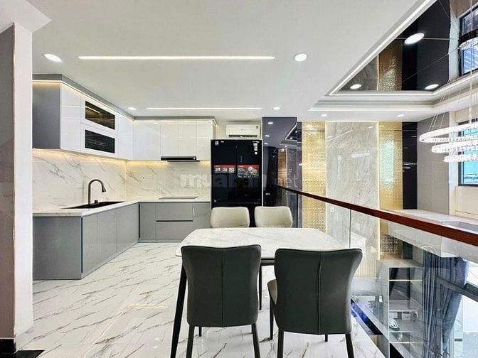 Nhà ngộp ngay Chu Văn An giá 2tỷ590,65m2 HXH SHR khu đông dân buôn bán