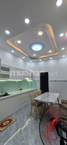 Bán nhà 1Trệt, 1lầu, ST,75m2. Căn góc 3 mặt tiền hẻm 184 Lưu Hữu Phước