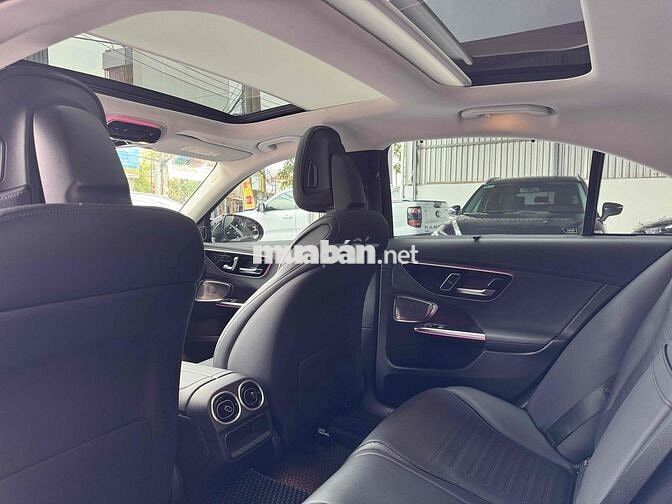 Mercedes Benz C Class 2022 C300 AMG - 8000 km