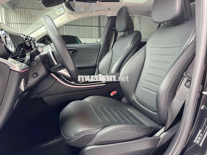 Mercedes Benz C Class 2022 C300 AMG - 8000 km