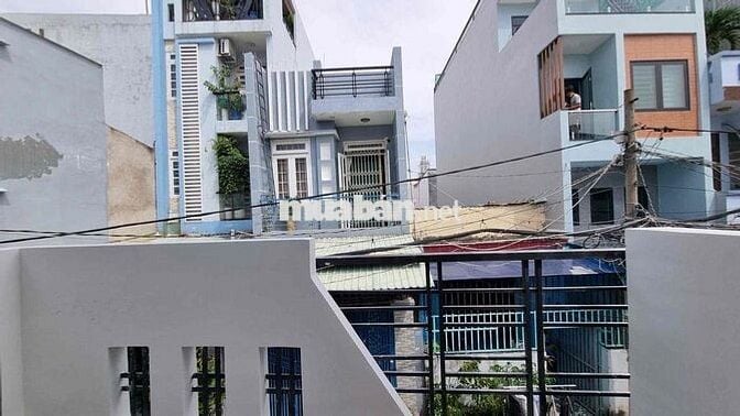 Bán nhà hẻm thông đường Quang Trung, 2 mt thoáng mát, oto vào tới nhà