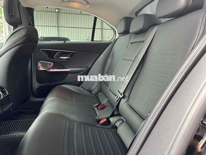 Mercedes Benz C Class 2022 C300 AMG - 8000 km