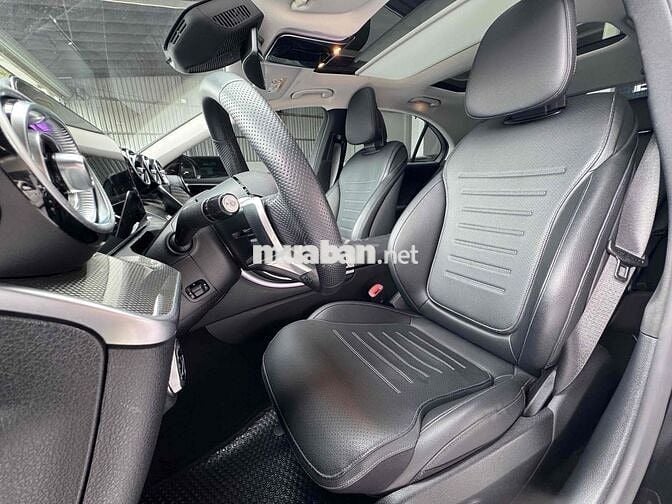Mercedes Benz C Class 2022 C300 AMG - 8000 km
