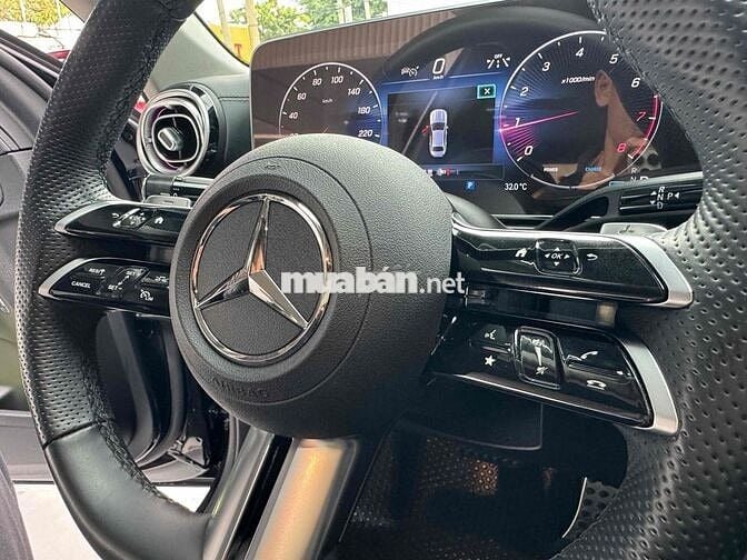 Mercedes Benz C Class 2022 C300 AMG - 8000 km