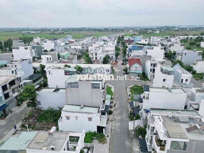 Chính Chủ cần bán lô đất trục chính ngay Cổng Chính - Gần Hồ - Chợ -TT